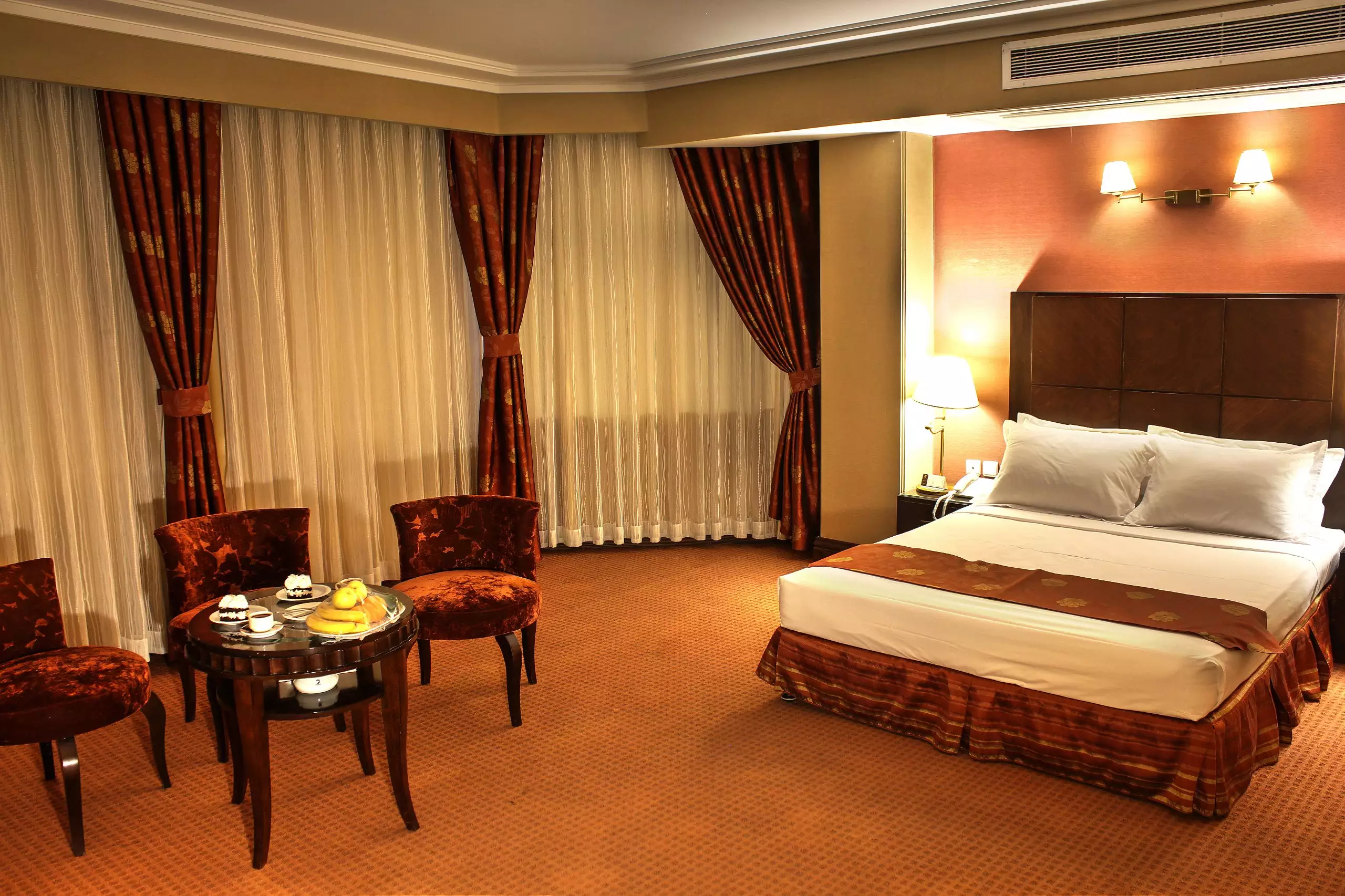 Alibaba https://cdn.alibaba.ir/ostorage/hotel-accommodation-images/687e3f80a1e6f83605b73e72_سویت vip (2).webp